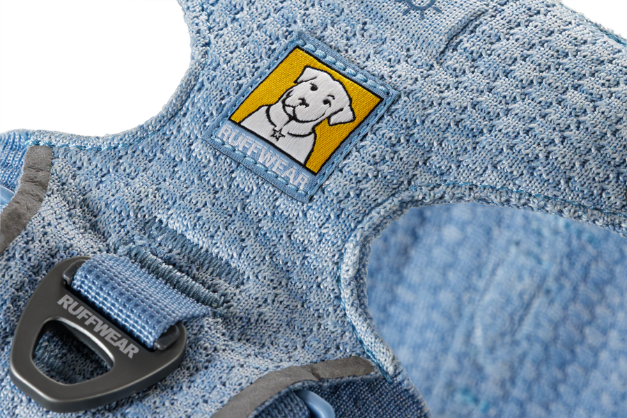 CompressedPNG-3072_Front-Range-Knit-Harness_Polar-Blue_Detail_STUDIO.png